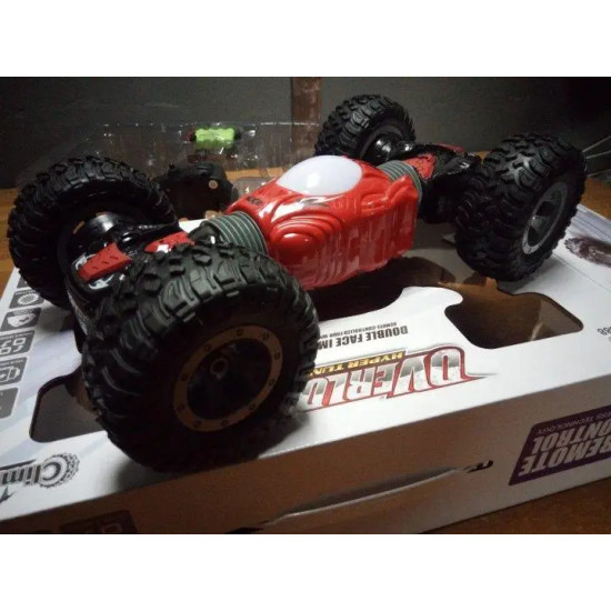 سيارة للتحكم عن بعد قابلة للدوران