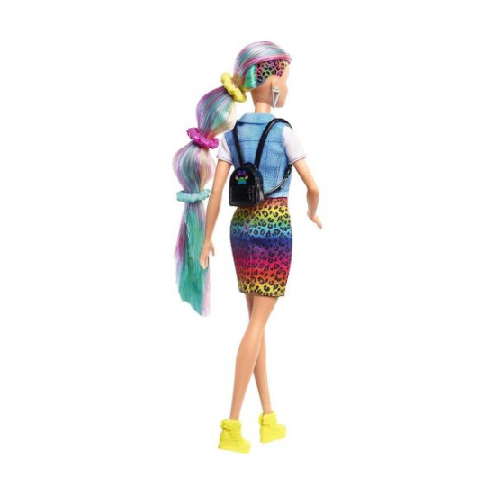 دمية باربي بشعر ملون