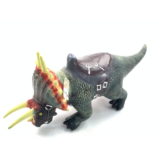 مجسم ديناصور مع قرنين